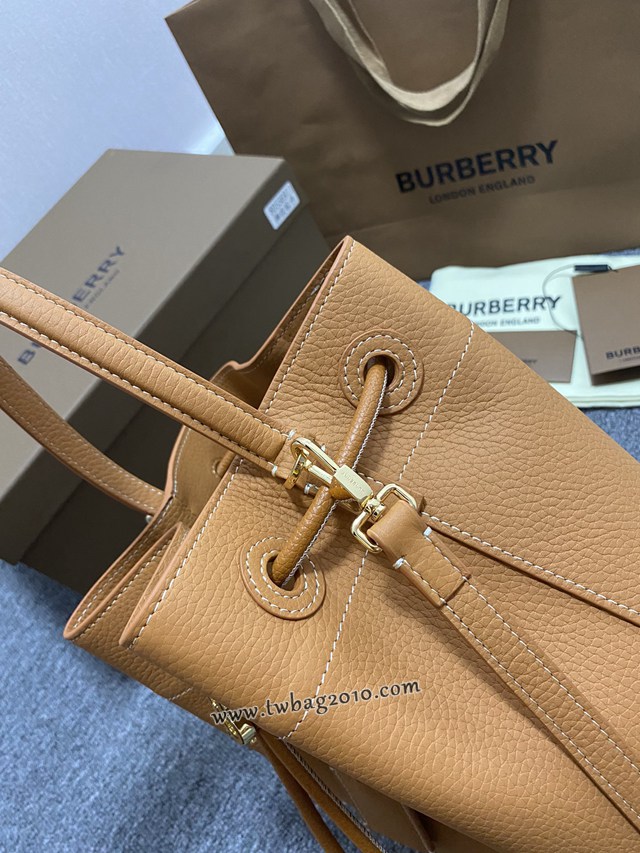 Burberry專櫃新版小牛皮水桶包 巴寶莉TB包系列抽繩肩背水桶包 yxb1165